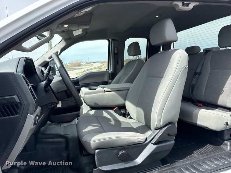 image for item DM5627 2020 Ford F250 Super Duty SuperCab pickup truck