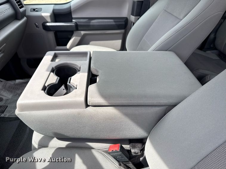 image for item DM5627 2020 Ford F250 Super Duty SuperCab pickup truck