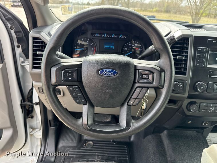 image for item DM5627 2020 Ford F250 Super Duty SuperCab pickup truck