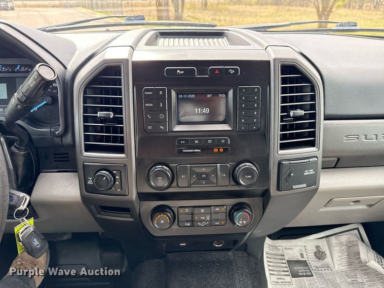 image for item DM5627 2020 Ford F250 Super Duty SuperCab pickup truck