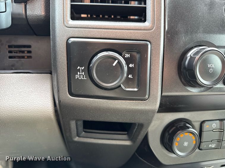 image for item DM5627 2020 Ford F250 Super Duty SuperCab pickup truck