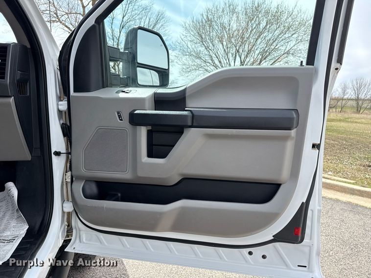 image for item DM5627 2020 Ford F250 Super Duty SuperCab pickup truck