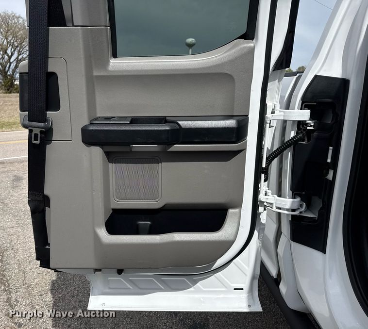 image for item DM5627 2020 Ford F250 Super Duty SuperCab pickup truck