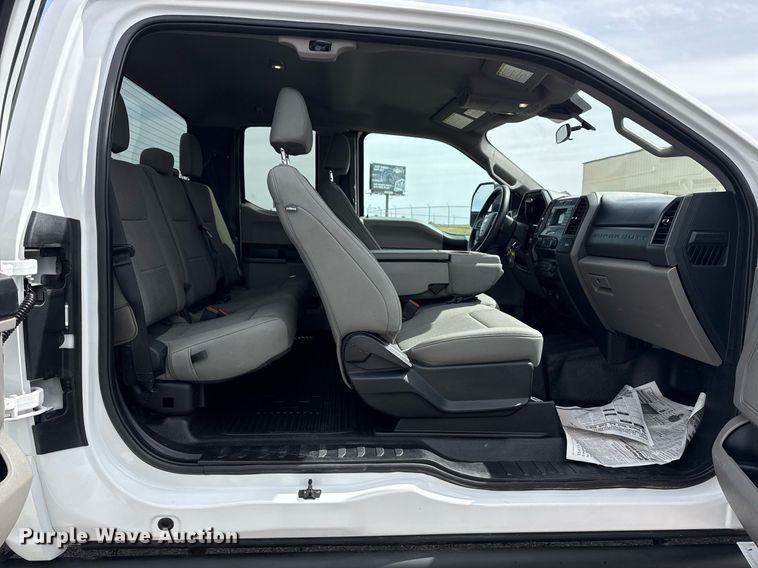 image for item DM5627 2020 Ford F250 Super Duty SuperCab pickup truck