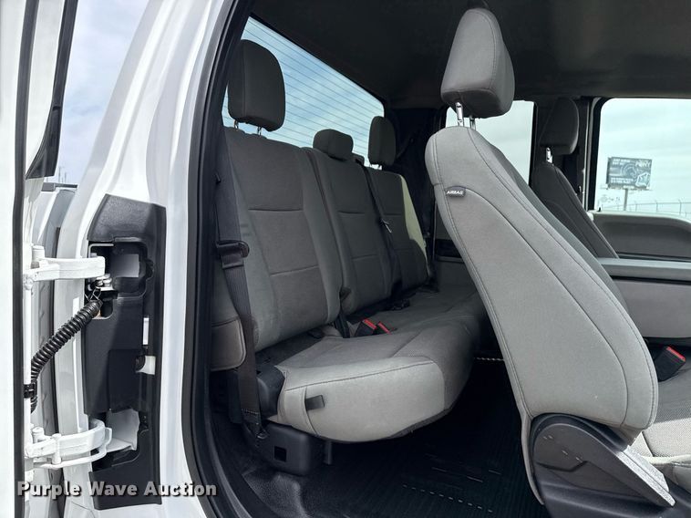 image for item DM5627 2020 Ford F250 Super Duty SuperCab pickup truck