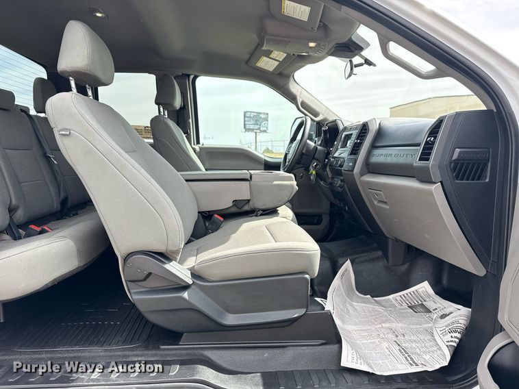 image for item DM5627 2020 Ford F250 Super Duty SuperCab pickup truck