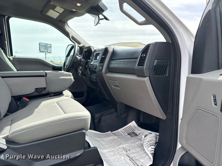 image for item DM5627 2020 Ford F250 Super Duty SuperCab pickup truck