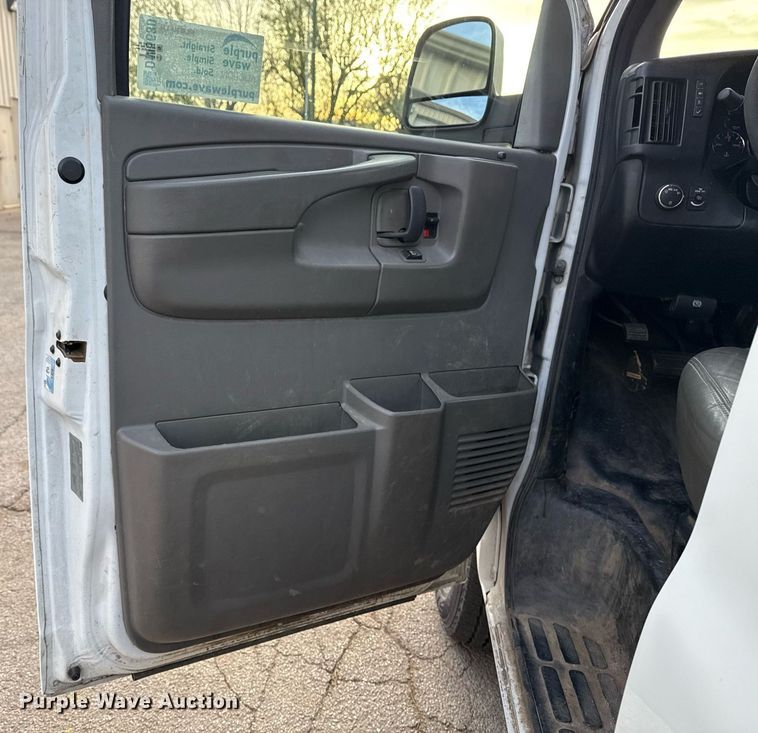 image for item DM5630 2014 GMC Savana G3500  delivery van