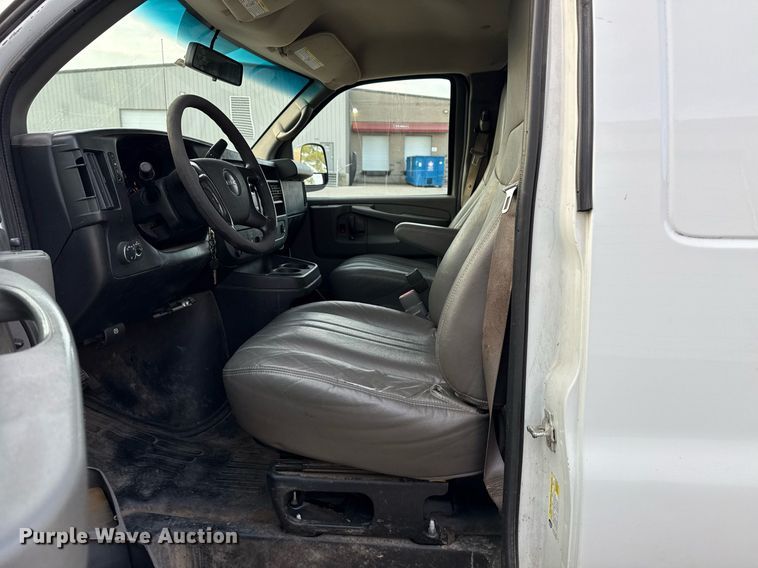 image for item DM5630 2014 GMC Savana G3500  delivery van