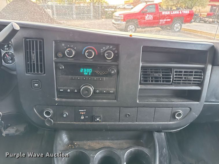 image for item DM5630 2014 GMC Savana G3500  delivery van