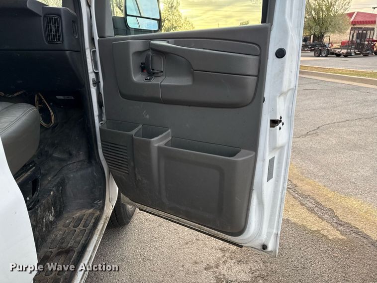 image for item DM5630 2014 GMC Savana G3500  delivery van