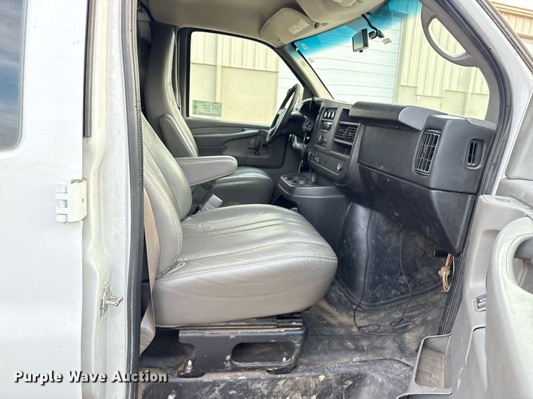 image for item DM5630 2014 GMC Savana G3500  delivery van