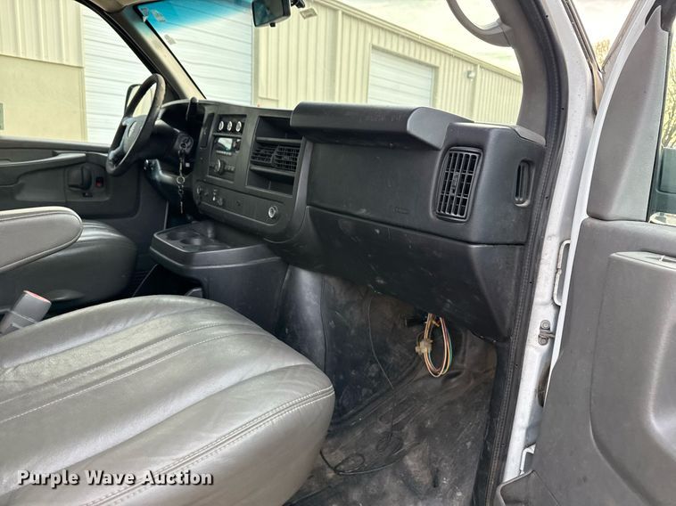 image for item DM5630 2014 GMC Savana G3500  delivery van