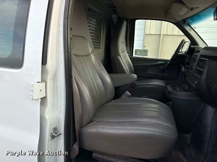 image for item DM5630 2014 GMC Savana G3500  delivery van