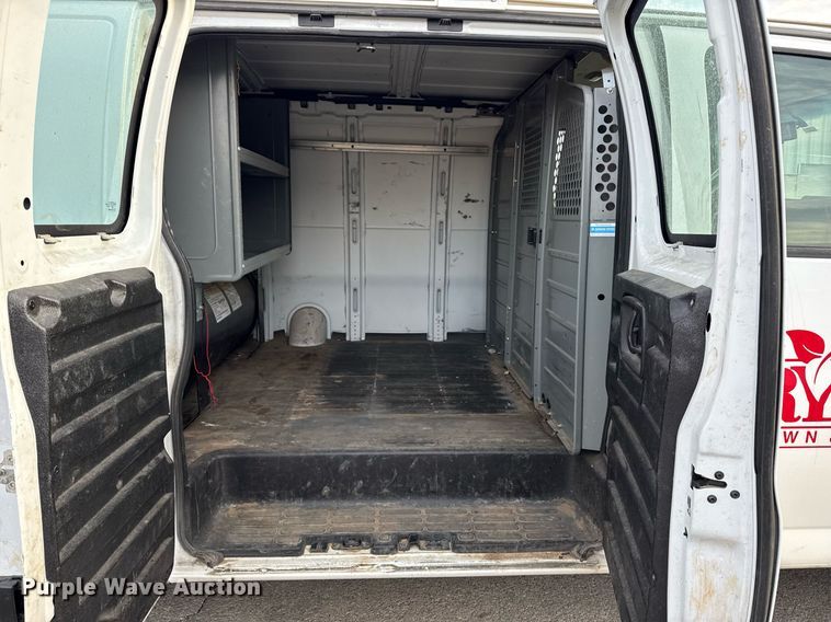 image for item DM5630 2014 GMC Savana G3500  delivery van