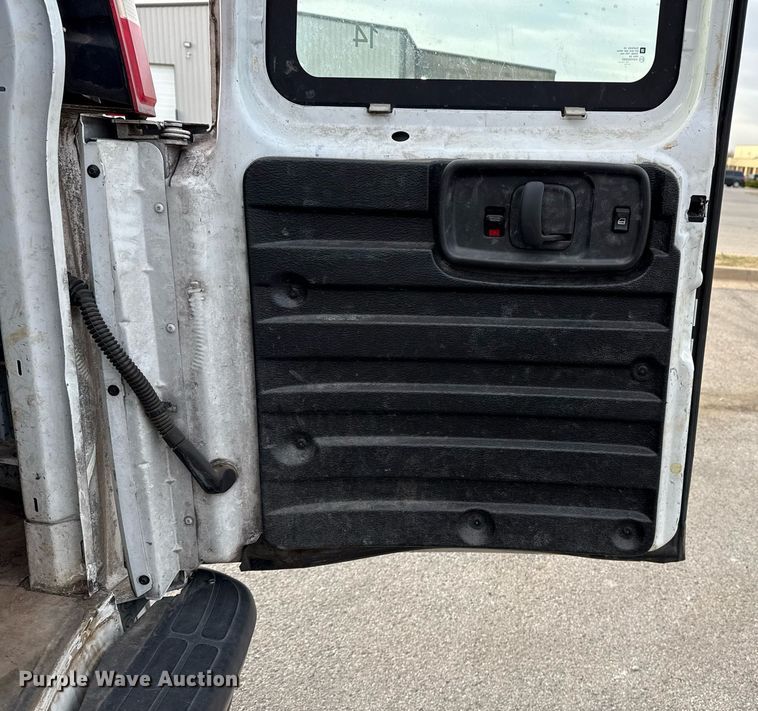 image for item DM5630 2014 GMC Savana G3500  delivery van