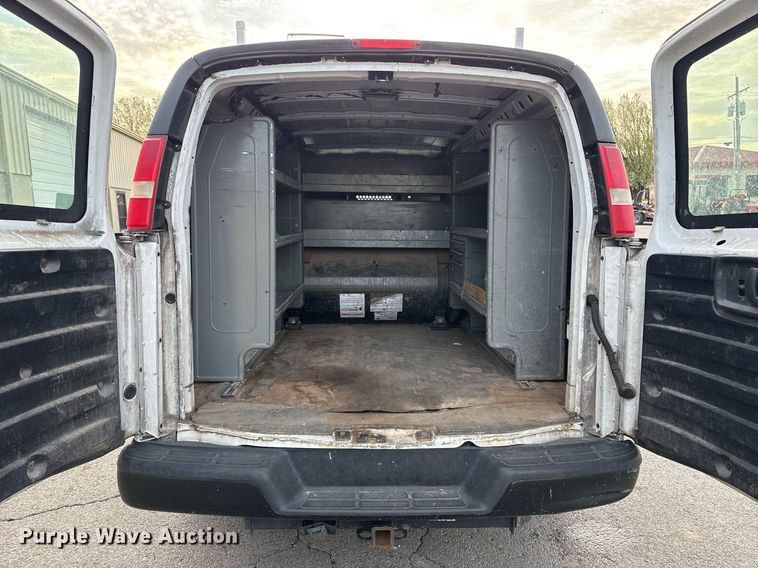 image for item DM5630 2014 GMC Savana G3500  delivery van