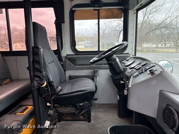 image for item DM5634 2006 Blue Bird All American bus