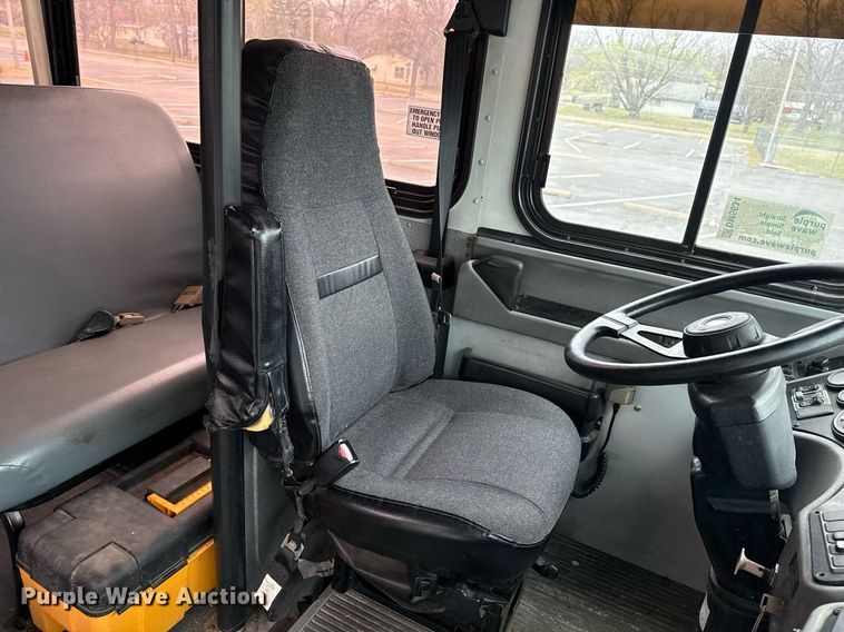 image for item DM5634 2006 Blue Bird All American bus