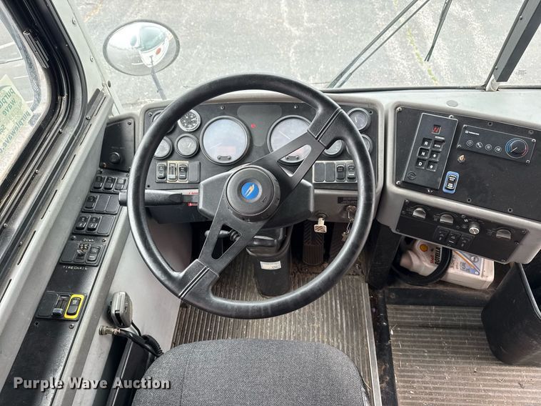 image for item DM5634 2006 Blue Bird All American bus