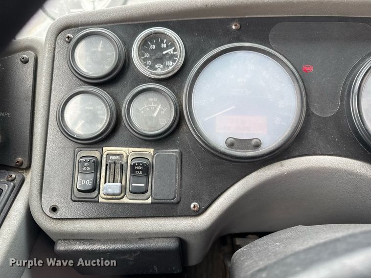 image for item DM5634 2006 Blue Bird All American bus