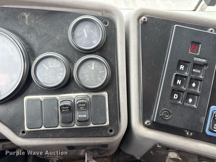 image for item DM5634 2006 Blue Bird All American bus