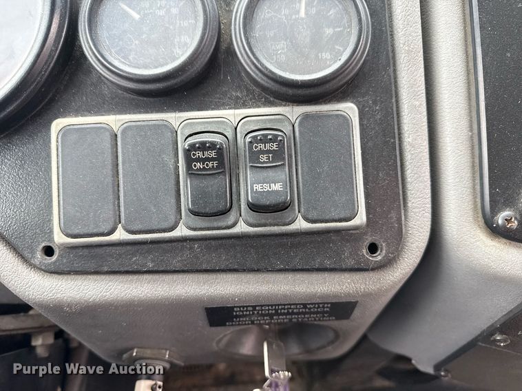 image for item DM5634 2006 Blue Bird All American bus