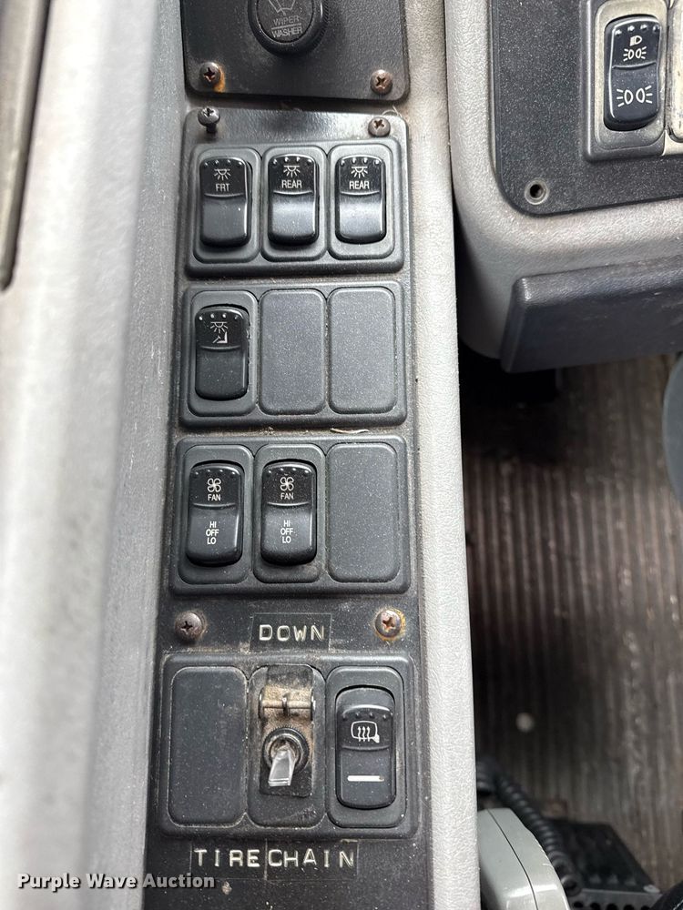 image for item DM5634 2006 Blue Bird All American bus