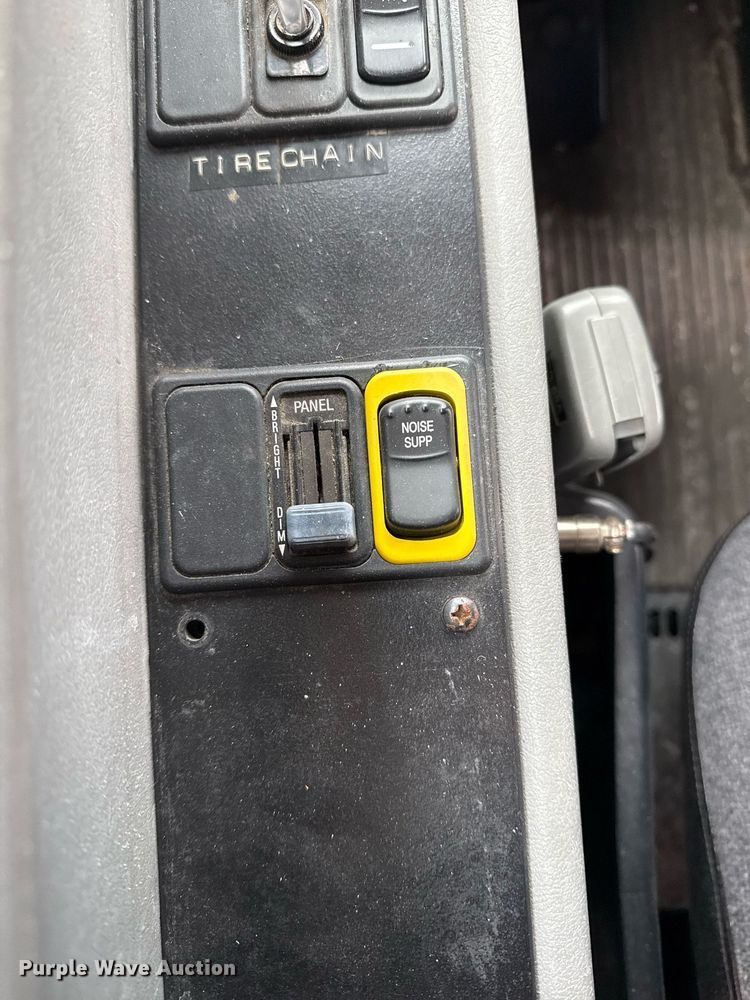 image for item DM5634 2006 Blue Bird All American bus