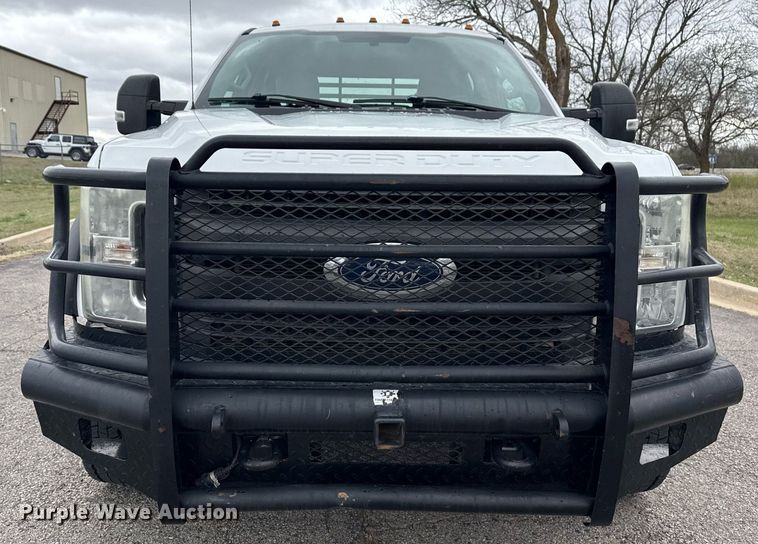 image for item DM5635 2018 Ford F550 Super Duty  Crew Cab flatbed truck