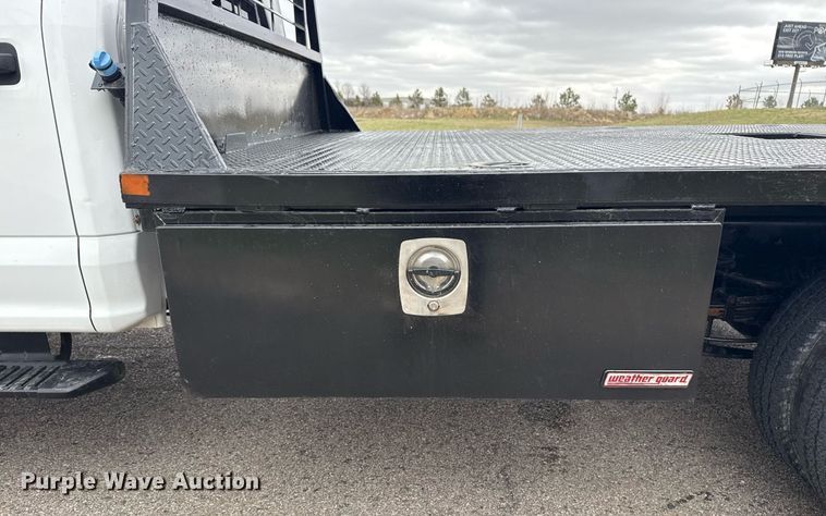 image for item DM5635 2018 Ford F550 Super Duty  Crew Cab flatbed truck