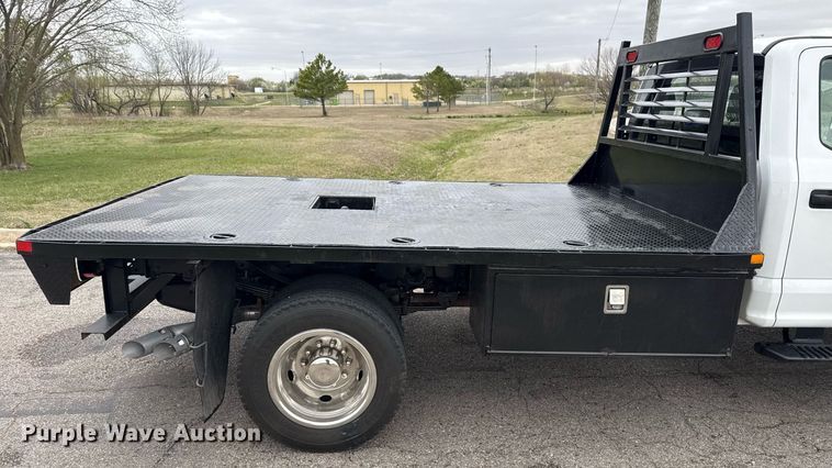 image for item DM5635 2018 Ford F550 Super Duty  Crew Cab flatbed truck