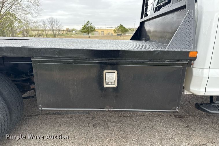 image for item DM5635 2018 Ford F550 Super Duty  Crew Cab flatbed truck