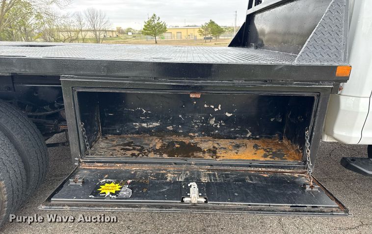 image for item DM5635 2018 Ford F550 Super Duty  Crew Cab flatbed truck