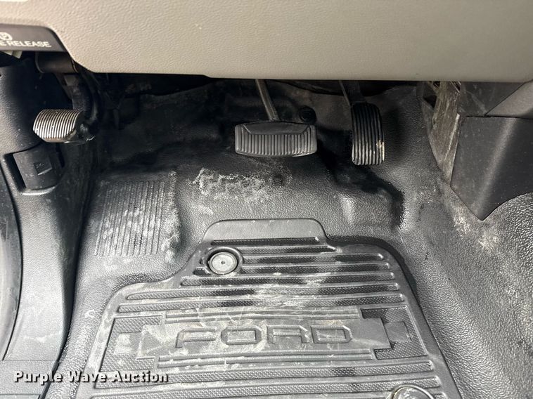 image for item DM5635 2018 Ford F550 Super Duty  Crew Cab flatbed truck