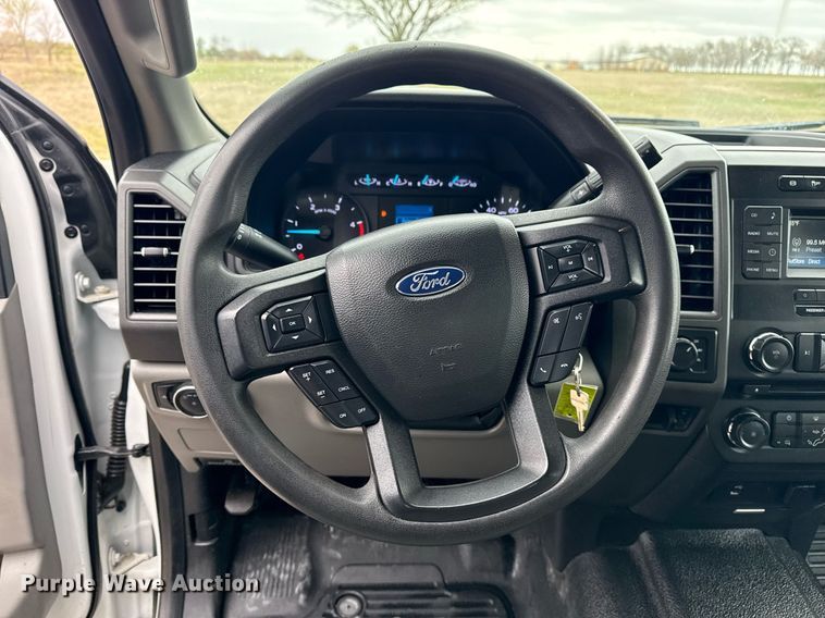 image for item DM5635 2018 Ford F550 Super Duty  Crew Cab flatbed truck