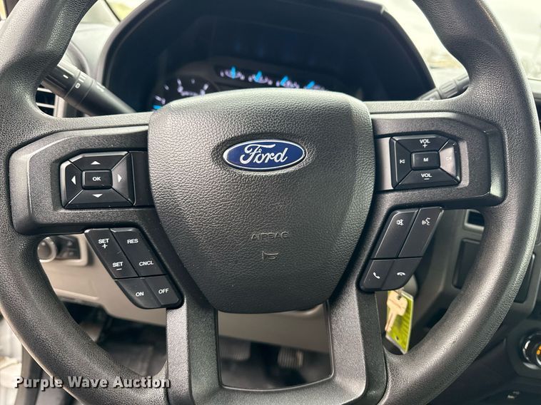 image for item DM5635 2018 Ford F550 Super Duty  Crew Cab flatbed truck