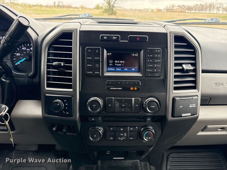 image for item DM5635 2018 Ford F550 Super Duty  Crew Cab flatbed truck