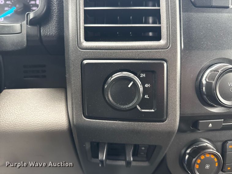 image for item DM5635 2018 Ford F550 Super Duty  Crew Cab flatbed truck