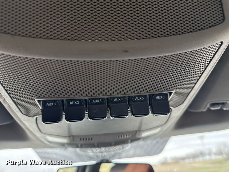 image for item DM5635 2018 Ford F550 Super Duty  Crew Cab flatbed truck