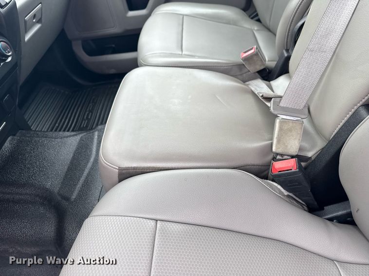 image for item DM5635 2018 Ford F550 Super Duty  Crew Cab flatbed truck