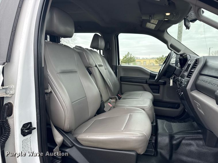 image for item DM5635 2018 Ford F550 Super Duty  Crew Cab flatbed truck