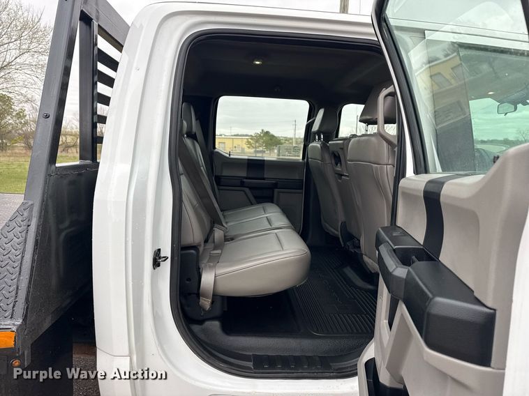 image for item DM5635 2018 Ford F550 Super Duty  Crew Cab flatbed truck