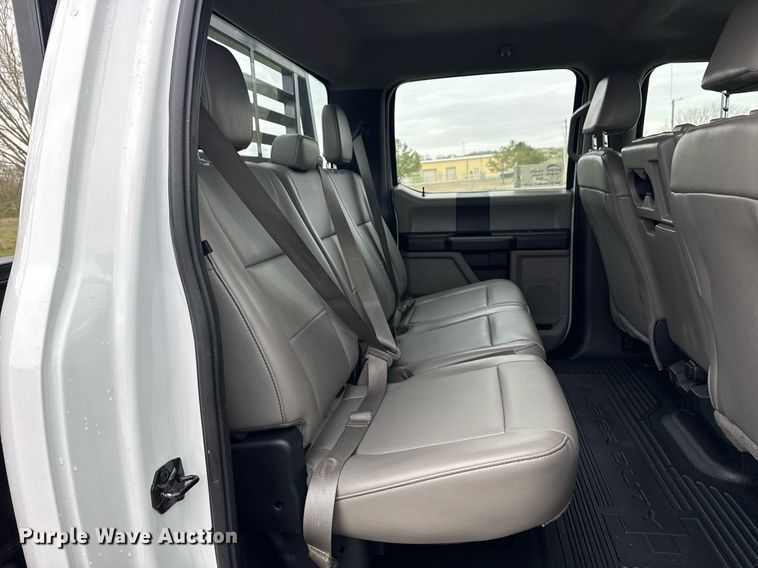 image for item DM5635 2018 Ford F550 Super Duty  Crew Cab flatbed truck