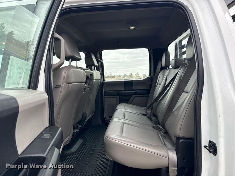 image for item DM5635 2018 Ford F550 Super Duty  Crew Cab flatbed truck