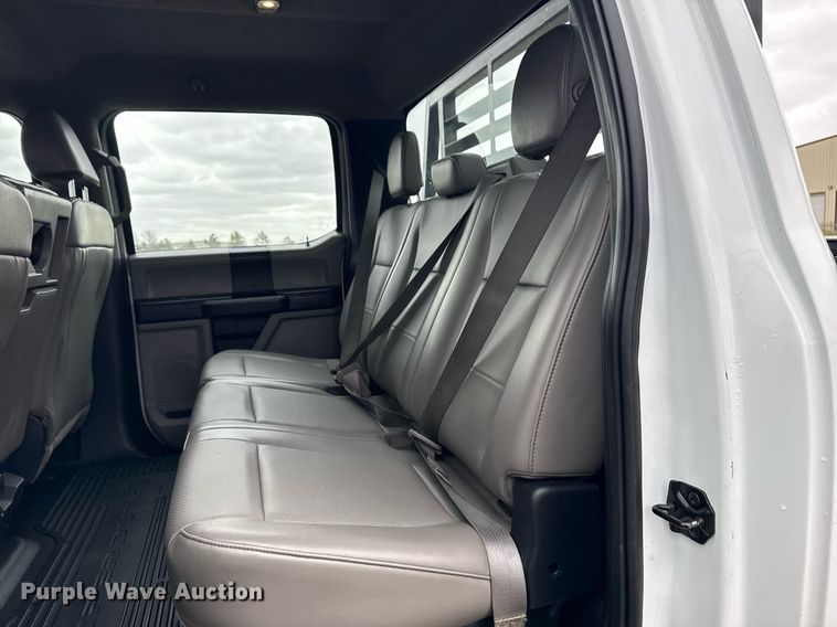 image for item DM5635 2018 Ford F550 Super Duty  Crew Cab flatbed truck