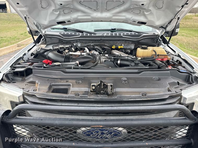 image for item DM5635 2018 Ford F550 Super Duty  Crew Cab flatbed truck