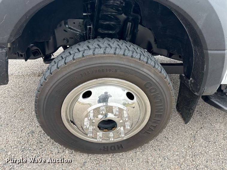 image for item DM5635 2018 Ford F550 Super Duty  Crew Cab flatbed truck