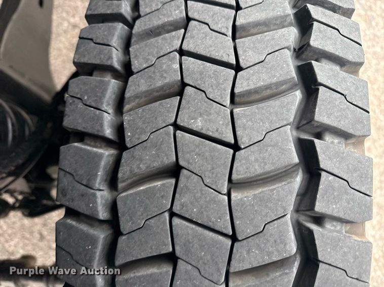 image for item DM5635 2018 Ford F550 Super Duty  Crew Cab flatbed truck