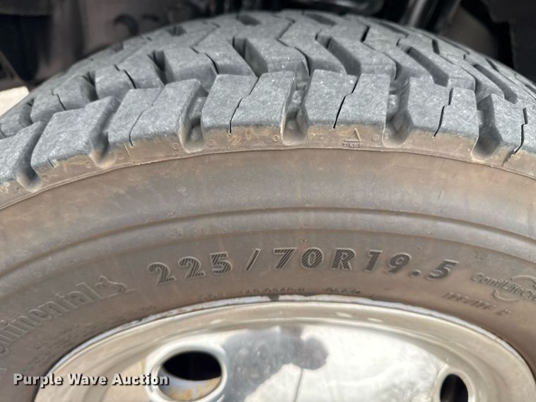 image for item DM5635 2018 Ford F550 Super Duty  Crew Cab flatbed truck